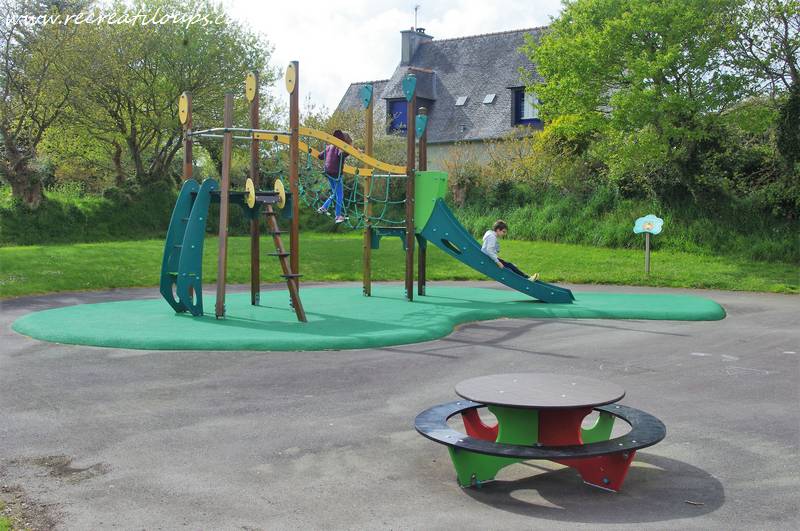 Aire de jeux pour enfants à Caden - Morbihan - Récréatiloups